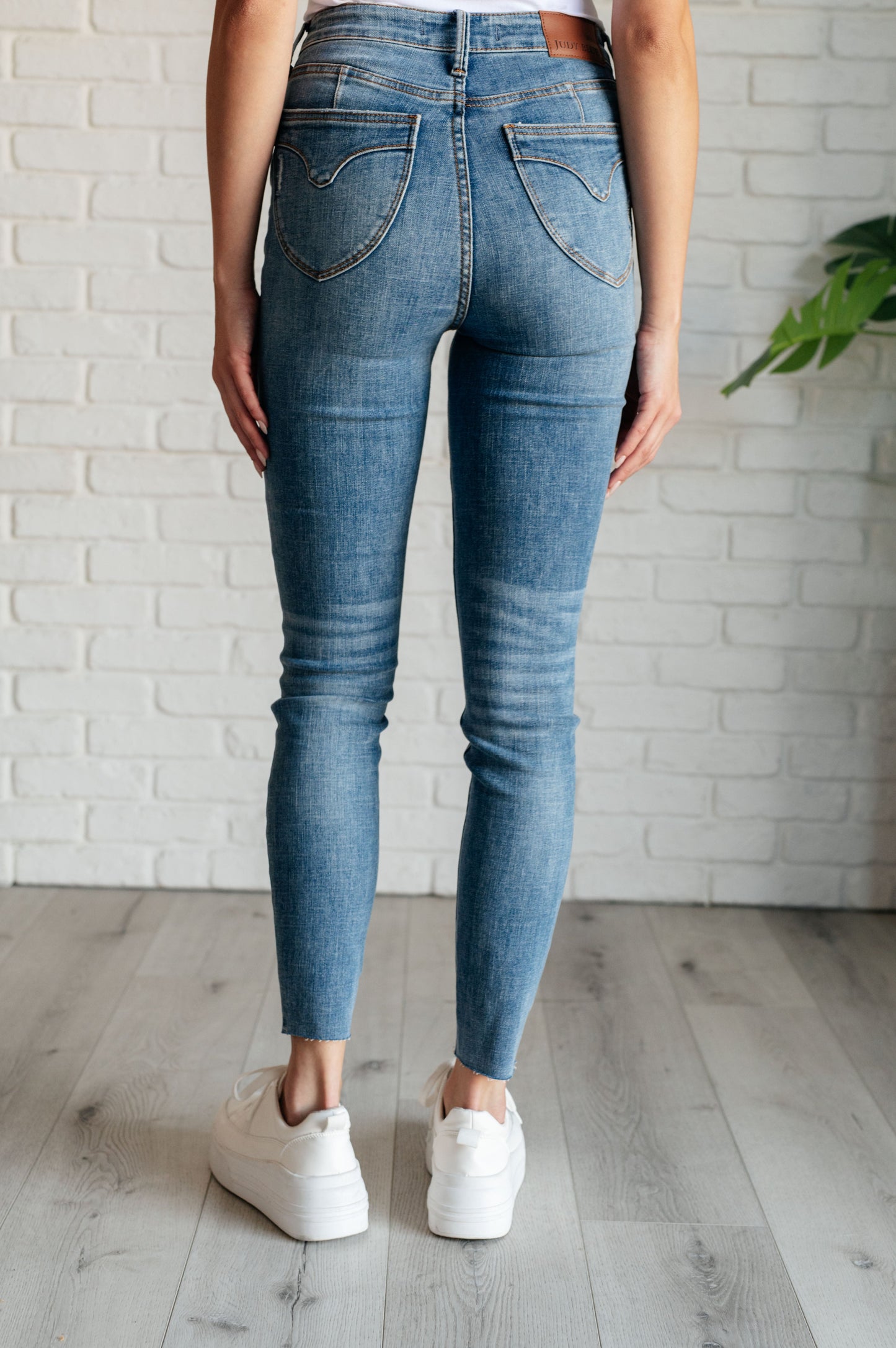 Nicole Tummy Control Skinny Jeans in Vintage Wash